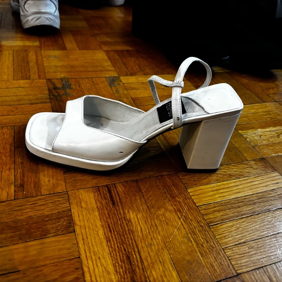 Pegabo White Women's Heels - Picture 6 of 8